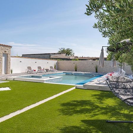 Apartment Miruna S Bazenom Donje Rastane Экстерьер фото