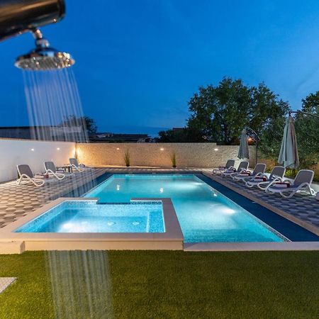 Apartment Miruna S Bazenom Donje Rastane Экстерьер фото