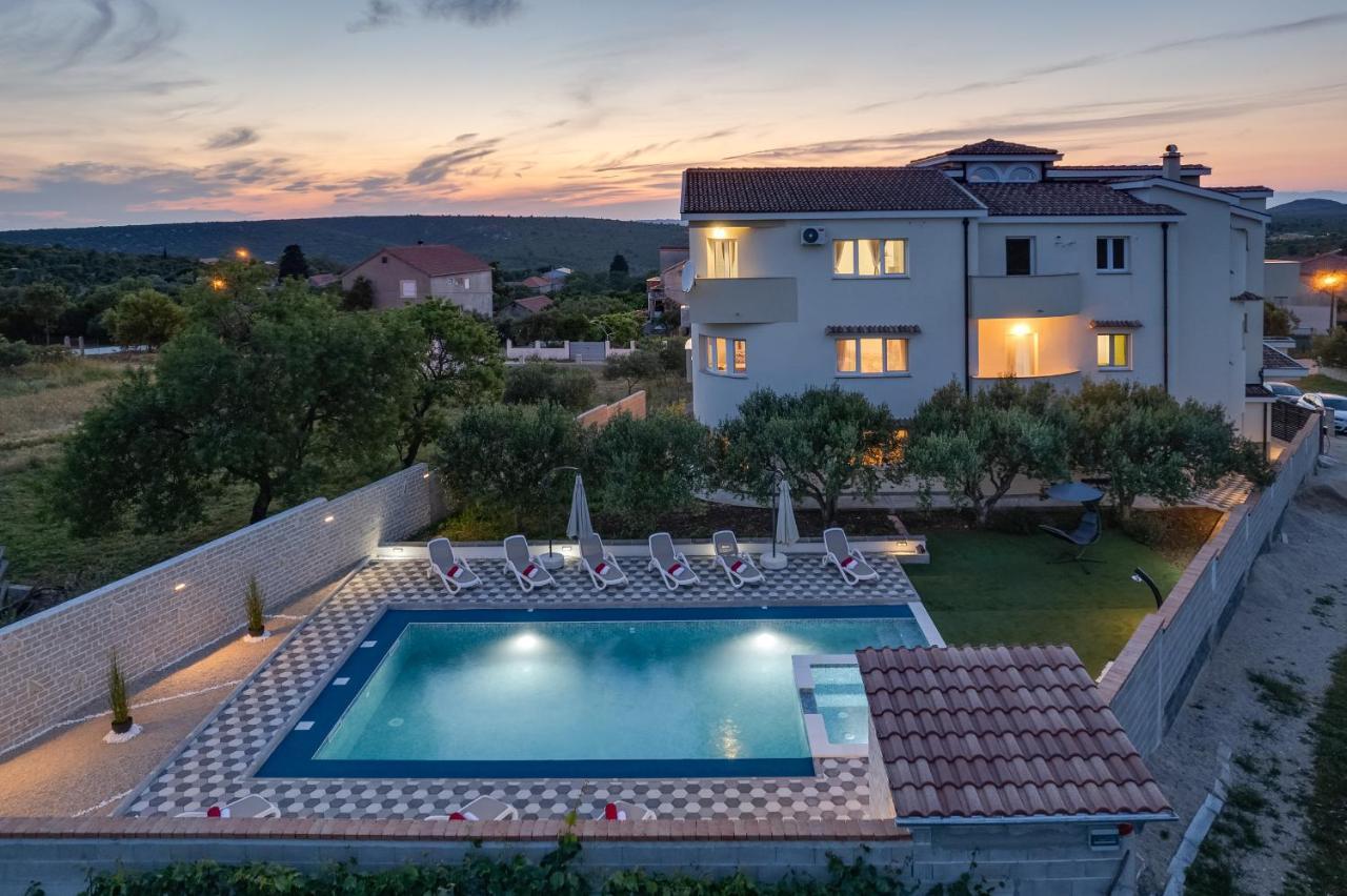 Apartment Miruna S Bazenom Donje Rastane Экстерьер фото