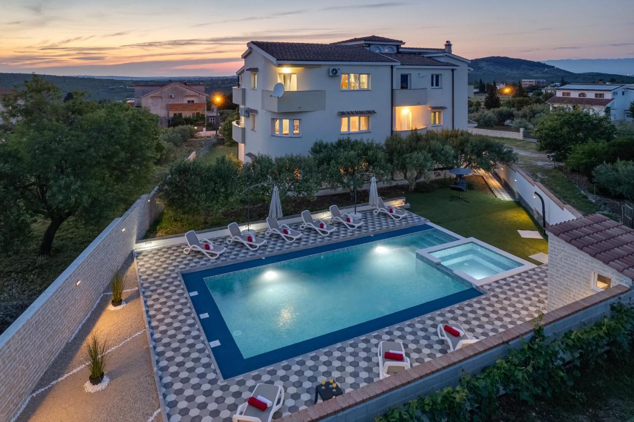 Apartment Miruna S Bazenom Donje Rastane Экстерьер фото