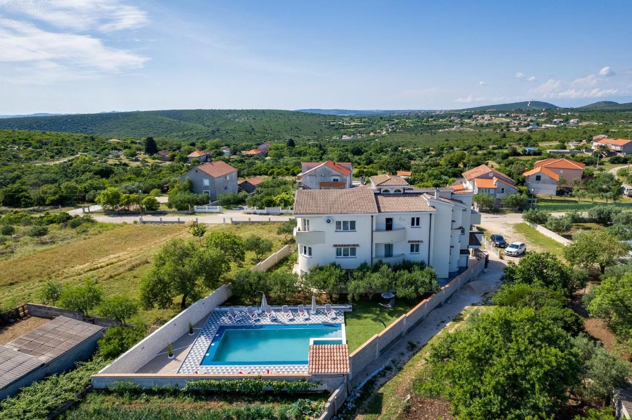 Apartment Miruna S Bazenom Donje Rastane Экстерьер фото