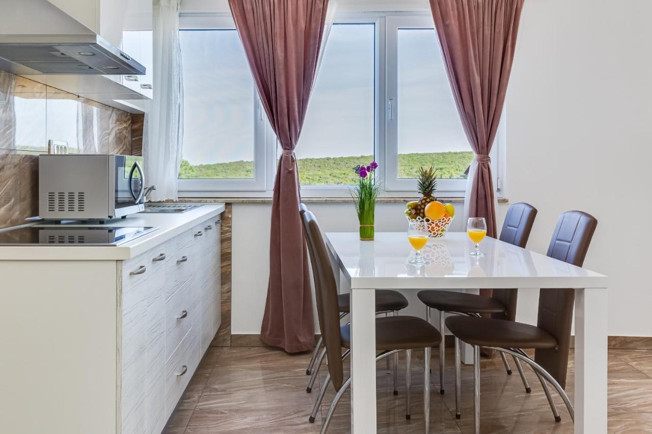 Apartment Miruna S Bazenom Donje Rastane Экстерьер фото