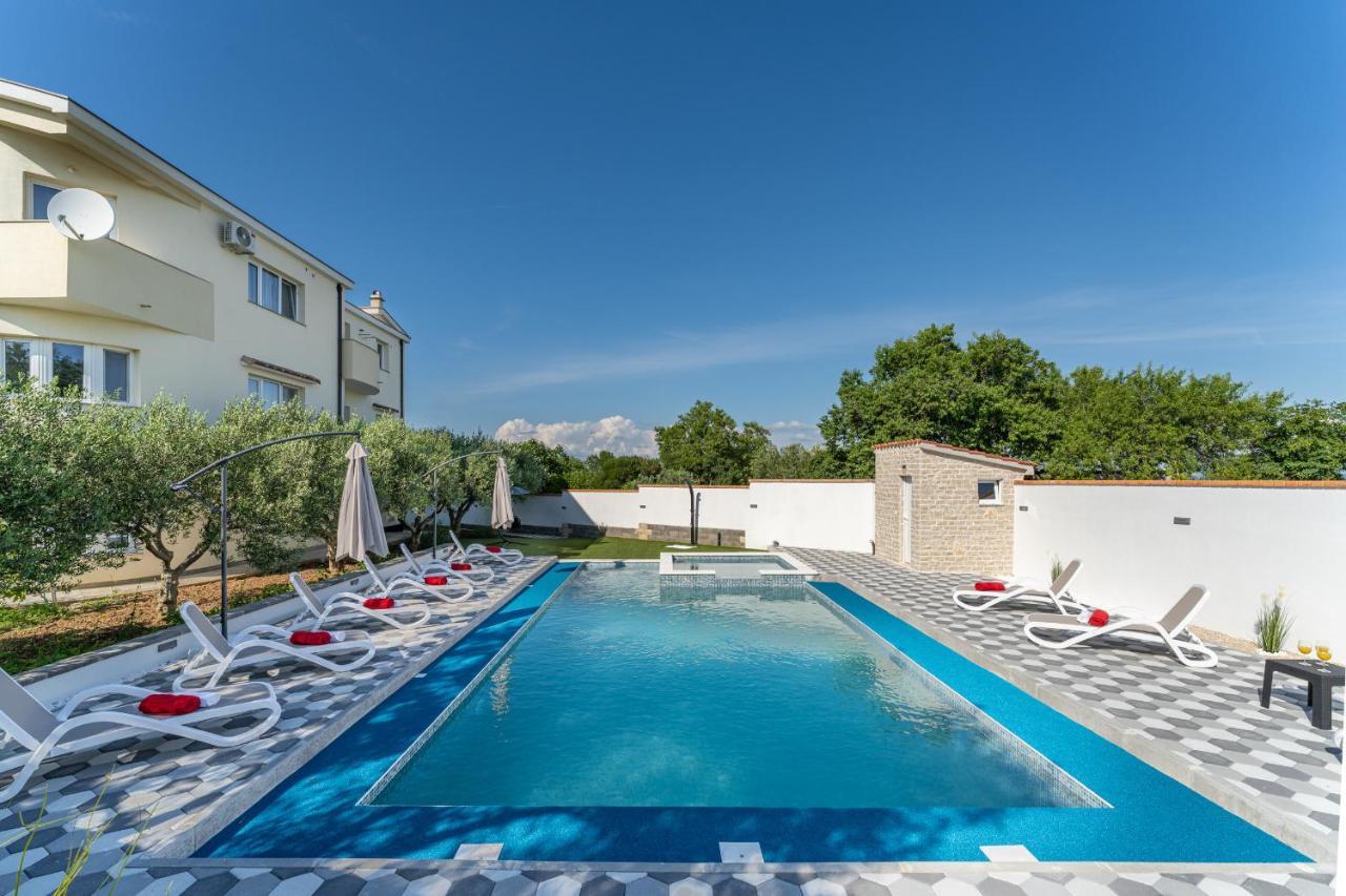 Apartment Miruna S Bazenom Donje Rastane Экстерьер фото